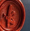 dettaglio del sigillo di Soeliok in ceralacca rossa con stemma