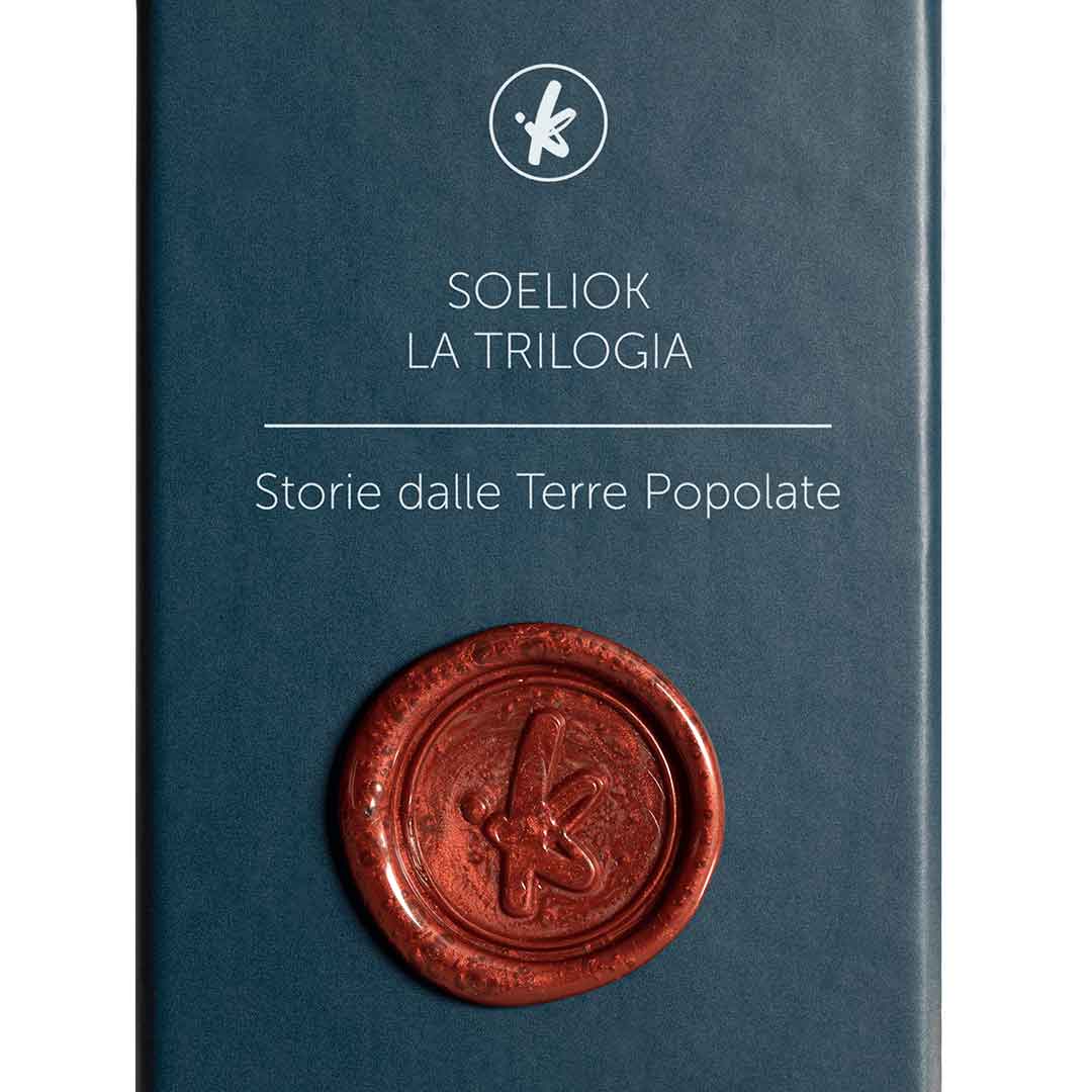 front con sigillo rosso in ceralacca del cofanetto di Soeliok: storie dalle terre popolate